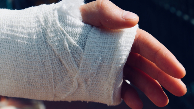 bandaged_hand
