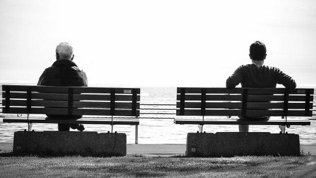 bench_bw_people