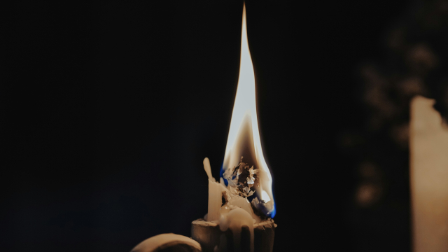 candle_flame_ashes_unsplash