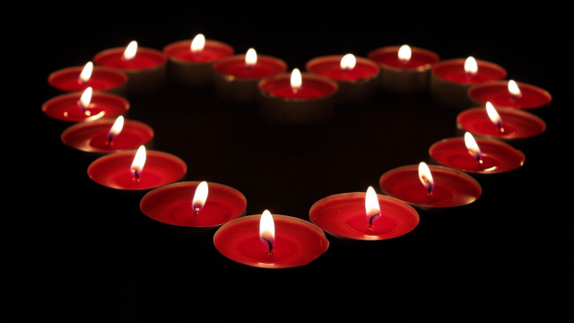 candles_heart_red