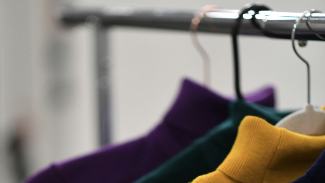 clothes_hangers_rail_unsplash