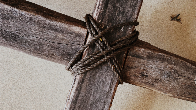 cross_wooden_rope_unsplash