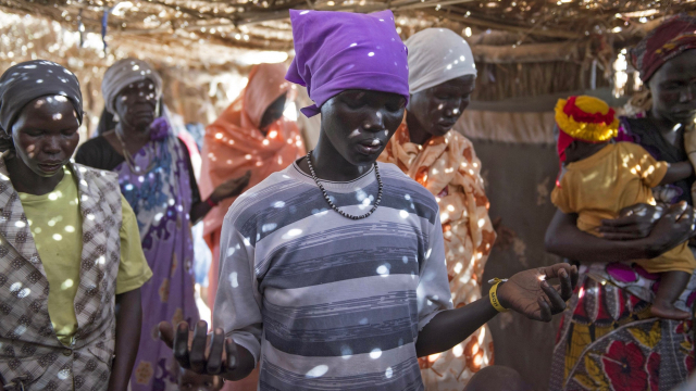 praying-south-sudan-christian-aid