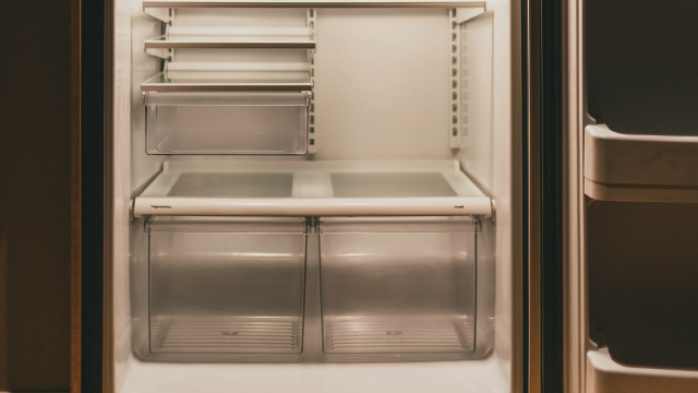 empty_fridge_kitchen_unsplash
