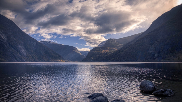 fjord_lake_mountains