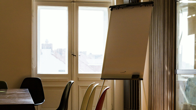 flip_chart_meeting_chairs_unsplash