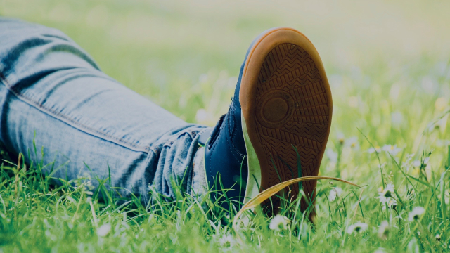 grass_lying_down_foot