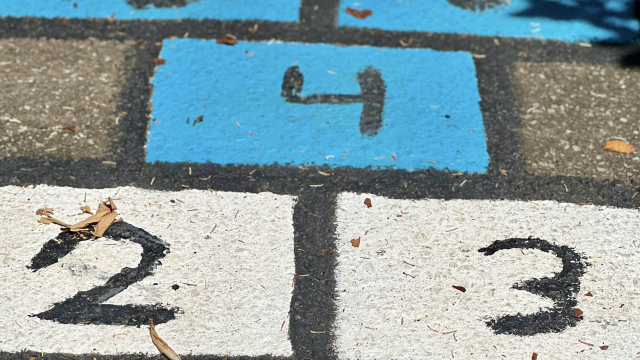 hopscotch_squares_chalk_game_unsplash