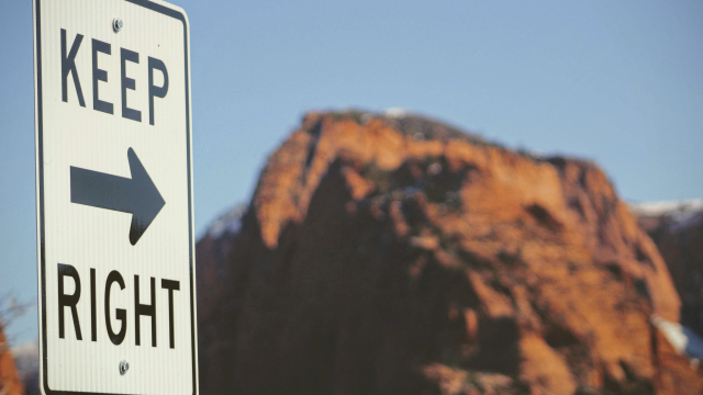 keep_right_sign_arrow_rock_unsplash
