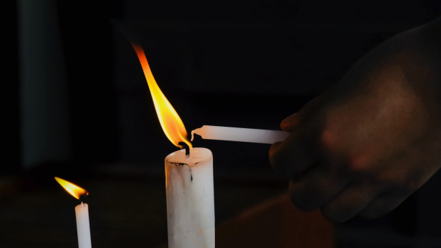 lighting_candle_hand
