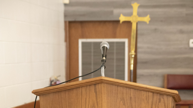 pulpit_microphone_cross_peaching_unsplash