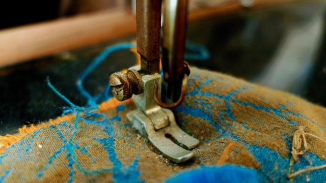 sewing_machine_old_fabric