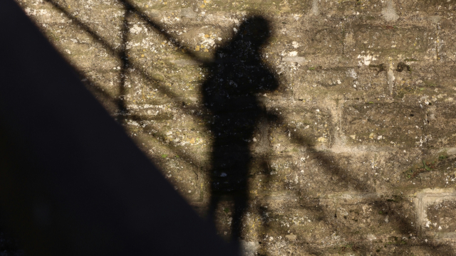 shadow_staircase_silhouette_wall_unsplash