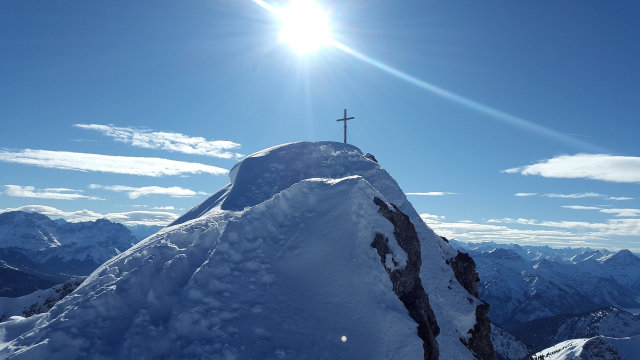 summit_cross_snow