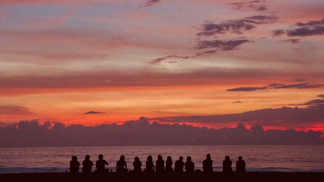 sunset_group_silhouette_sea