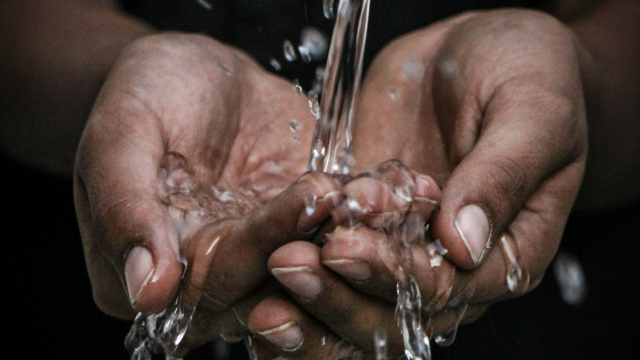 water_pouring_hands_unsplash