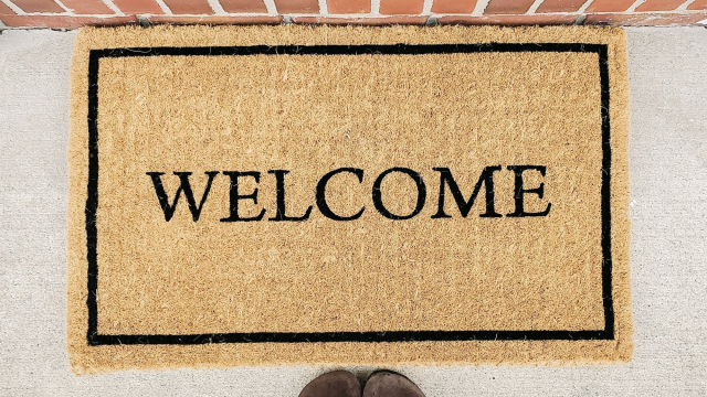 welcome_mat_doorway_hospitality_unsplash