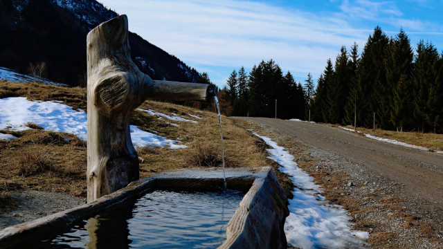 well_trough_mountain_winter