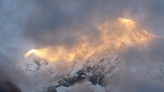 sunrise_basecamp_nepal