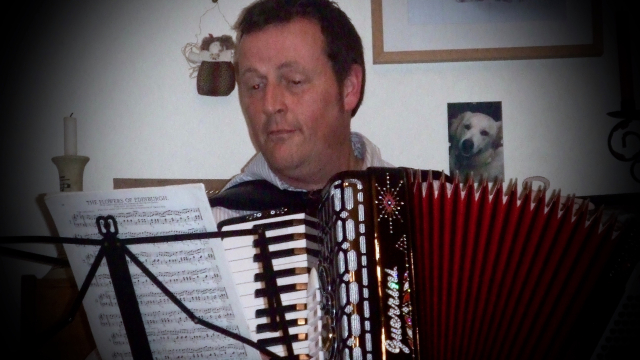 accordionist_robert_allan