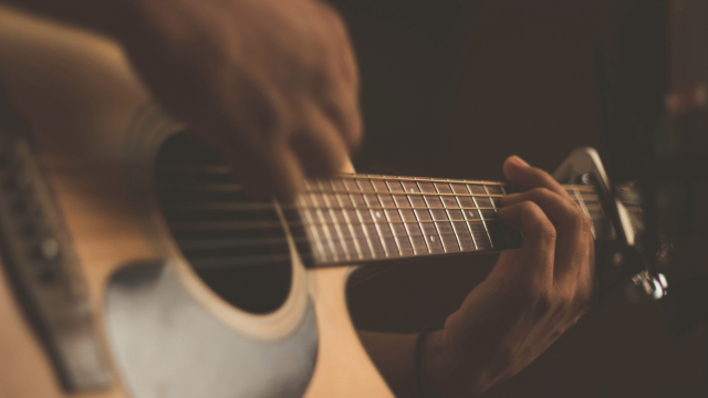 acoustic_guitar_capo_unsplash