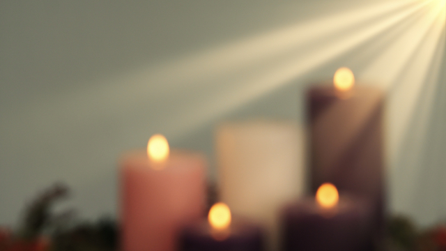 advent_candles_ray_light_unsplash