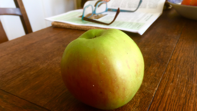 apples_glasses