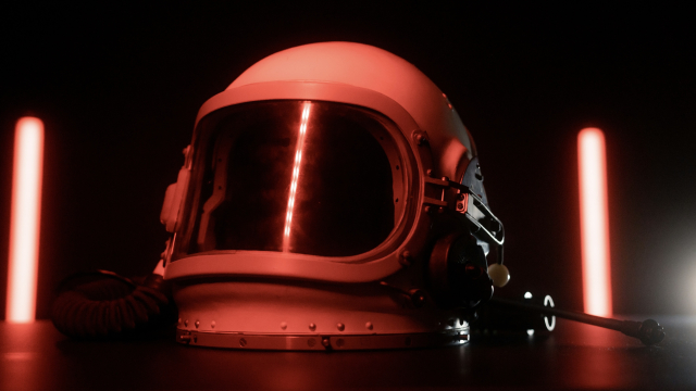 astronaut_helmet_unsplash