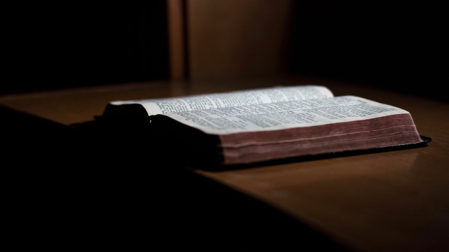 bible_table_shadow