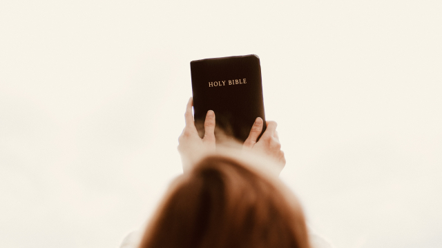 bible_woman_unsplash