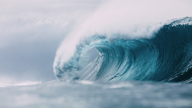 big_wave_crest_unsplash