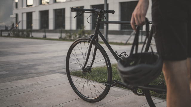 bike_helmet_cycling_unsplash