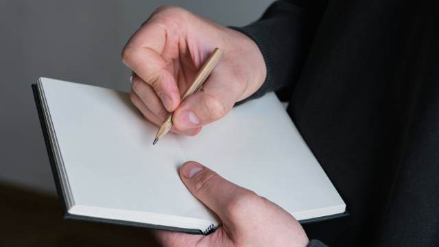 blank_notebook_pencil_sketching_unsplash