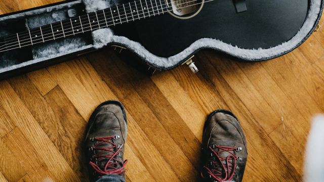 guitar_case_boots_unsplash