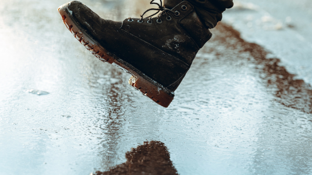 boots_walking_puddle_street_unsplash