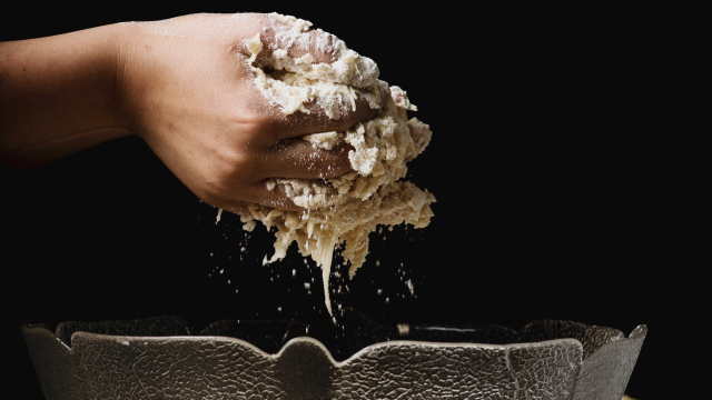 bread_dough_bowl_hands_unsplash