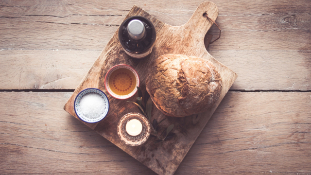 bread_oil_wine_board_unsplash