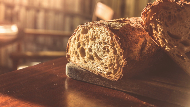 bread_table_chair_sunlight