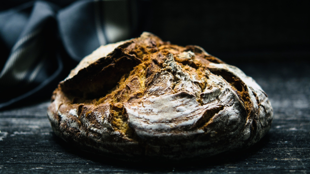 bread_table_shadows_unsplash