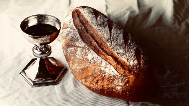 bread_wine_cloth_communion_unsplash