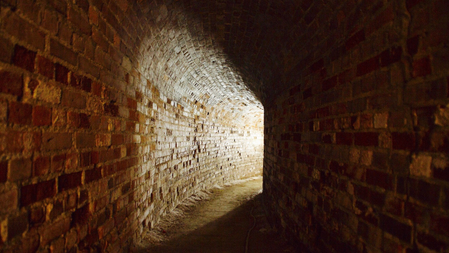 brick_tunnel