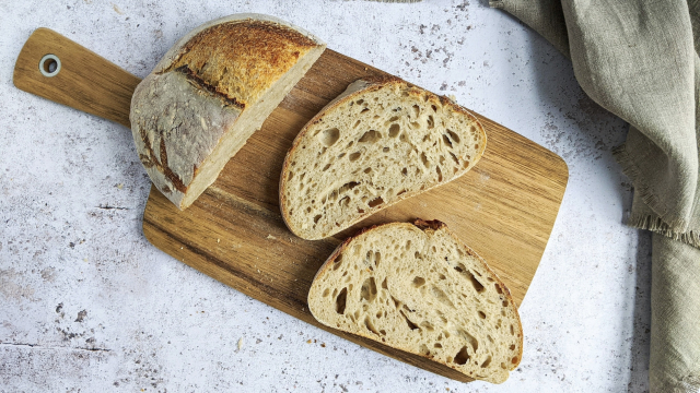 brown_bread_chopping_board_unsplash
