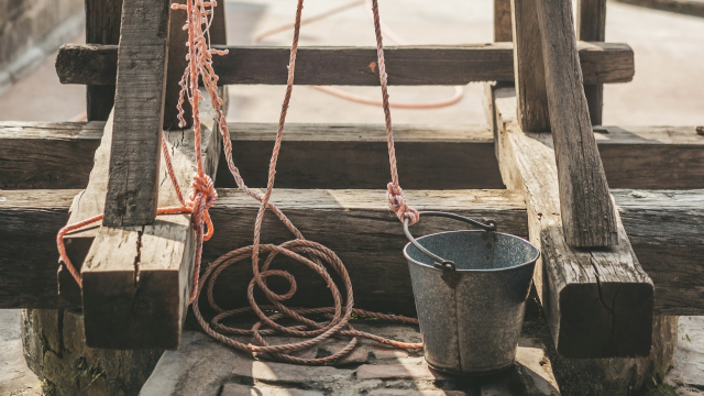 bucket_well_water_rope_unsplash