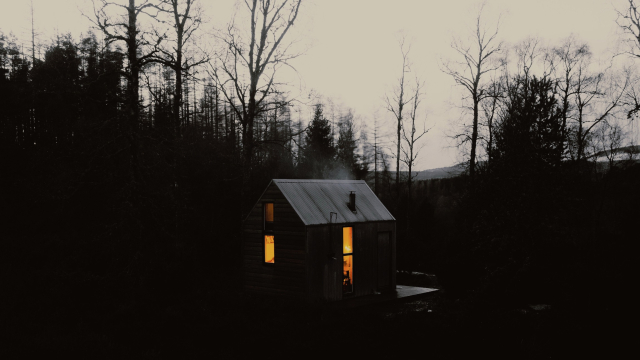 cabin_bothy_fire_unsplash