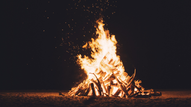 campfire_night_flames_unsplash