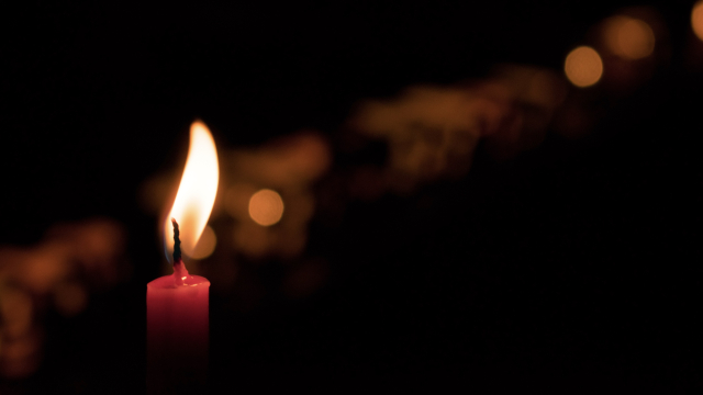 candle_red_flame_unsplash