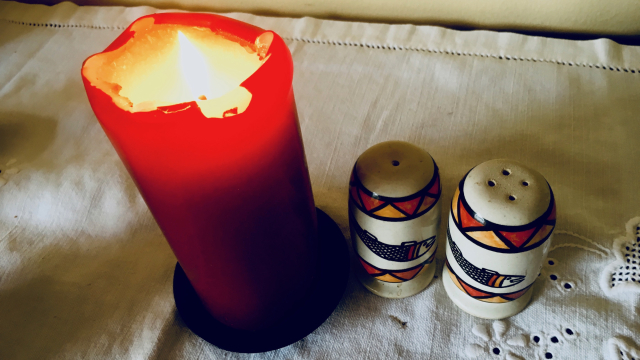 candle_salt_pepper_light