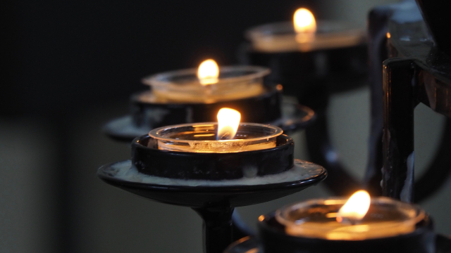 candles_votive_church_unsplash