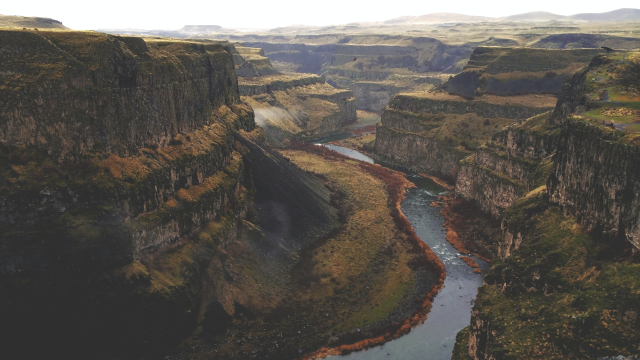 canyon_vallely_river_rock_unsplash