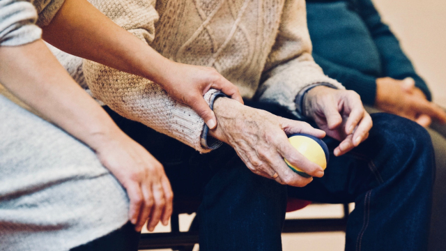 care_elderly_carer